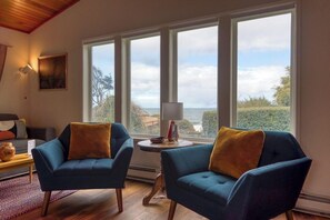 #StayinMyDistrict Cape Arago Oceanfront Guest Suite #StayinMyDistrict #BookDirect