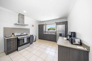 Cook and entertain in style in this spacious full kitchen! With plenty of room for culinary creativity, it's the heart of your home where delicious memories are made.