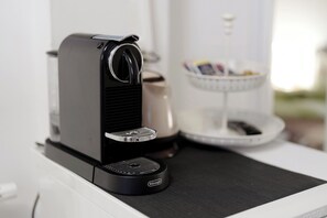 Kaffee und/oder Kaffeemaschine