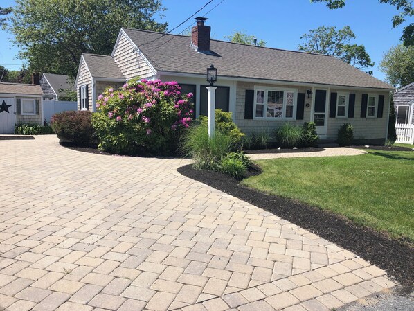 Welcome to your home away from home! Just a short 1 minute walk from the beach!