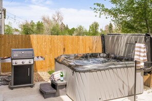 Backyard w/ dining area, 5 person hot tub, and BBQ grill