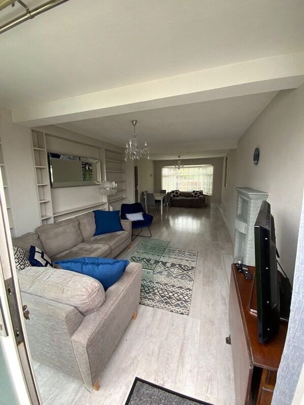 Living room/Dining room
