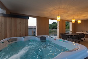 Indoor spa tub