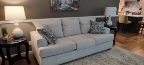 Queen size pull out couch/Living Room