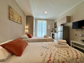 Living room and sleeping area (2)