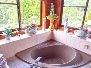 Observation bathroom (with jet bath)