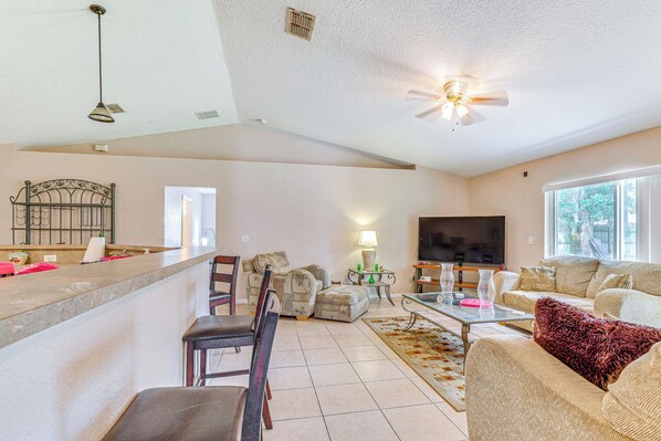 Ocala Vacation Rental | 5BR | 2BA | 1,875 Sq Ft | 1 Step Required