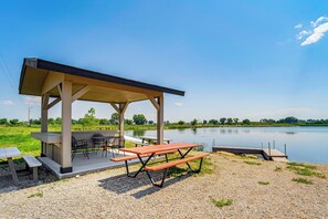 Shared Outdoor Space | Lake Access | Single-Story House