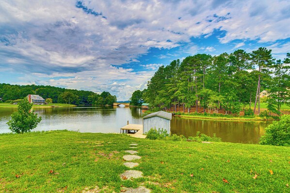 Roanoke Rapids Vacation Rental | 3BR | 2BA | 1,575 Sq Ft | Stairs Required