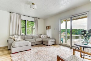 Living Room | 1st Floor | Smart TV