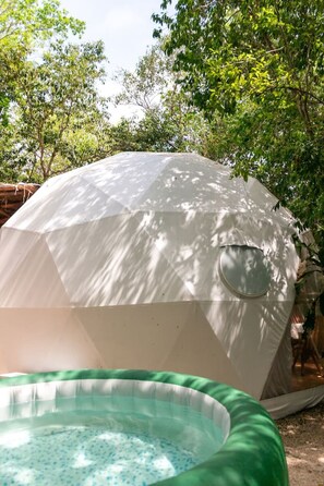 Outdoor spa tub