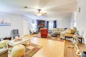 Living Room | Free WiFi