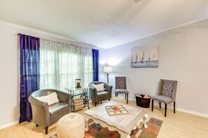 Living Room | Central A/C & Heating