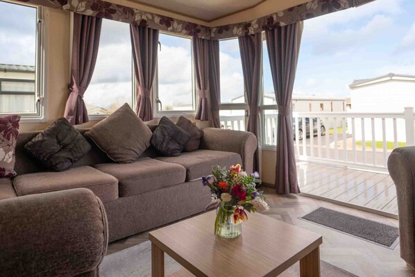 Living Room / Lounge