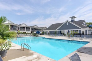 Community Pool | Waterview at Baypoint