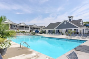 Community Pool | Waterview at Baypoint