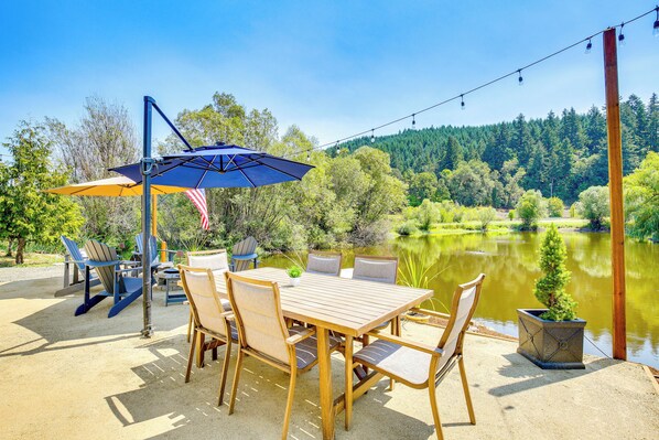 Oakland Vacation Rental | 1BR | 1BA | 400 Sq Ft | Stairs to Enter