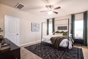The primary bedroom is a dream with the gorgeous canopy bed and luxurious and award winning HELIX LUXE midnight mattress.  The linens are soft and feels like hotel luxury!