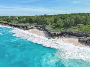 “Blue Haven Beach”—ideal at low tide, just a quick 3-minute walk away!