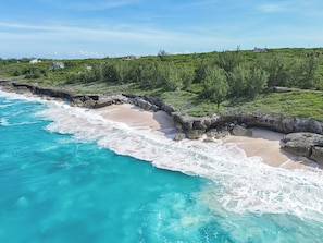 “Blue Haven Beach”—ideal at low tide, just a quick 3-minute walk away!