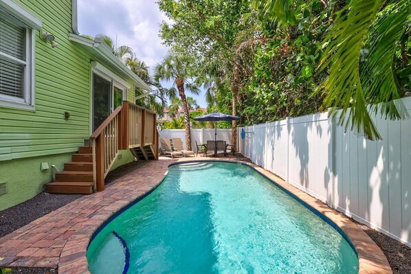 Private pool