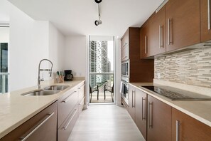 Full Kitchen with a view!
