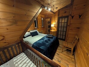 Queen bed + crib, Central A/C, closet and space for luggages.