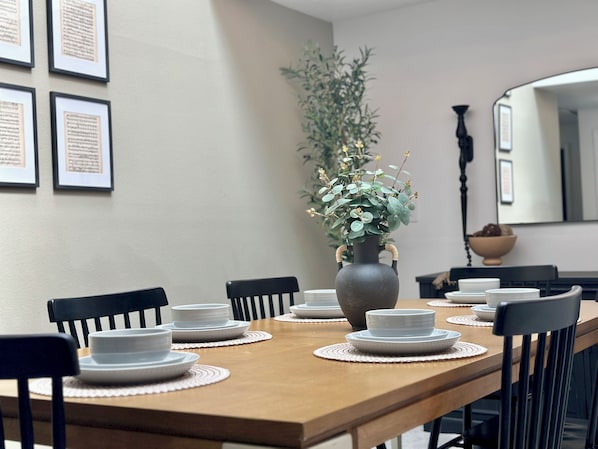Dining table can seat 6+.