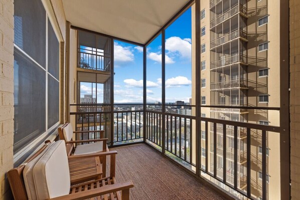 Skyline Vistas from this 19th Floor Studio Gem for Your Perfect Romantic Getaway!!