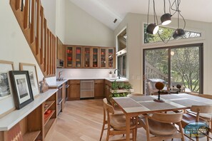 Dining kitchen area
