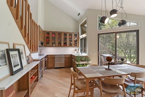 Dining kitchen area