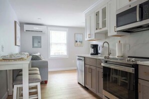 STAYNewport FranklinAve2ndFloor 09
