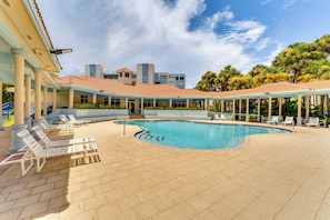 Oceanwalk Condominiums | Community Amenities | Outdoor Pool