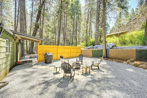 Back Patio | Fire Pit | Gas Grill