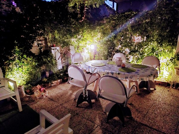 Outdoor dining