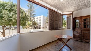 The balcony faces the street and you can see the ocean from here
#balcony #beach #algarve #portugal
