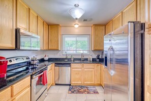 Newer kitchen with everything you need