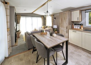 Platinum Caravan - Burtree Lakes Holiday Park, Bedale