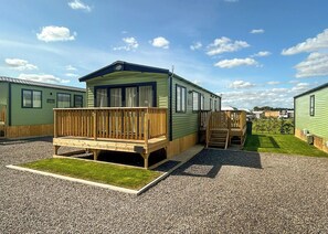 Platinum Caravan - Burtree Lakes Holiday Park, Bedale