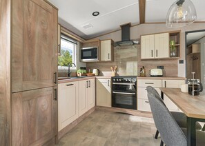 Platinum Caravan - Burtree Lakes Holiday Park, Bedale