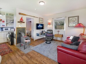 Sawmill Creek Cottage provides a pull-out sofa and Smart TV. 
(Fireplace is no longer present)
