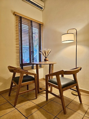 An area to socialise or work; bespoke furnishings by local craftspeople.