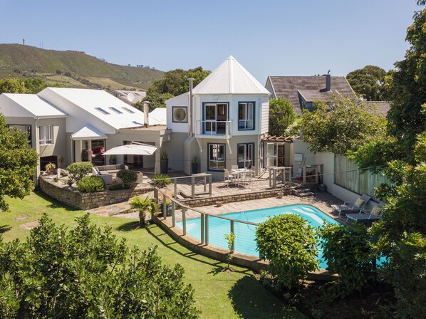 Villa Leisure, spacious, light and bright!