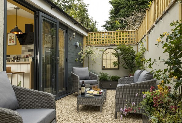 The pretty courtyard garden at Rock Cottage