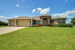 House Exterior | Private Dock | Spa | Outdoor Dining Area | Grill