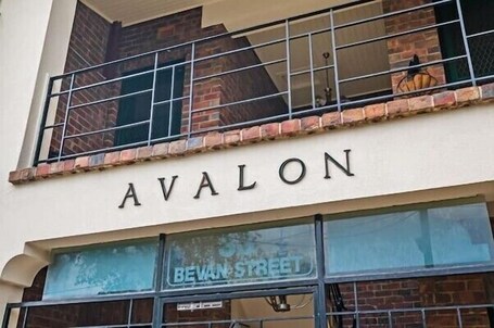 AVALON: Avalon, Apartment 2 at 30 Bevan Street, Albert Park is a premium inner Melbourne bayside location. Great apartment, brilliant location. An Art Deco classic. The apartment is bottom, left. Enter and enjoy.