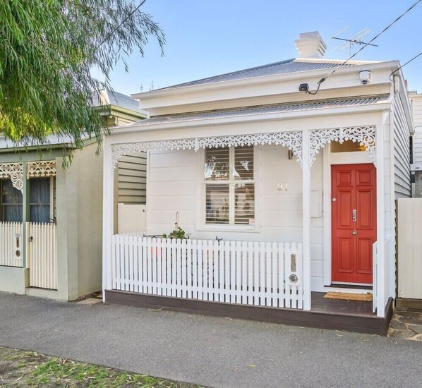 FRONT: Behind this Victorian façade is a totally renovated designer three bedroom house set over two spacious levels. Great house, brilliant location. Just moments from the beach and the vibrant Albert Park Village precinct. 