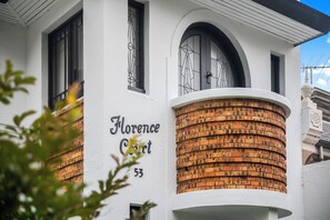 FLORENCE COURT: Florence One is a heritage listed Art Deco mid 1930's apartment located at 53 Nimmo Street, Middle Park. The apartment features superb leadlight and many original period details. 