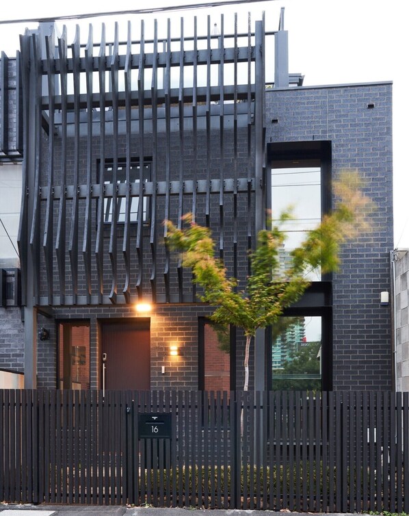 LAW STREET: Stylish modern exterior with modern architect designed interior. Exceptional quality fitout throughout. A simply sensational South Melbourne space. 