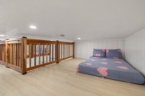 Upstairs Loft with sleeping for 4